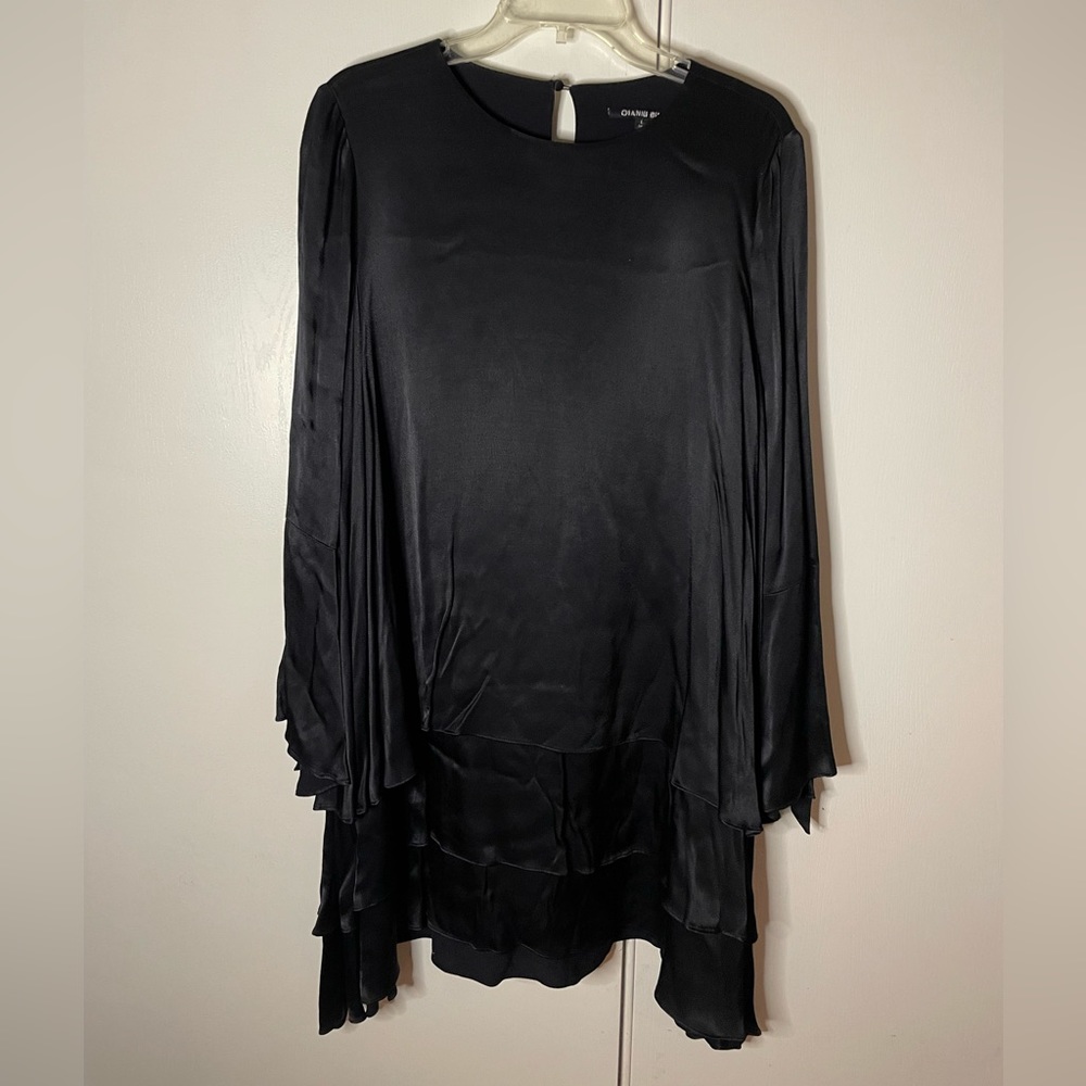 Gianni bini Black longe sleeve dress with flared cuffs